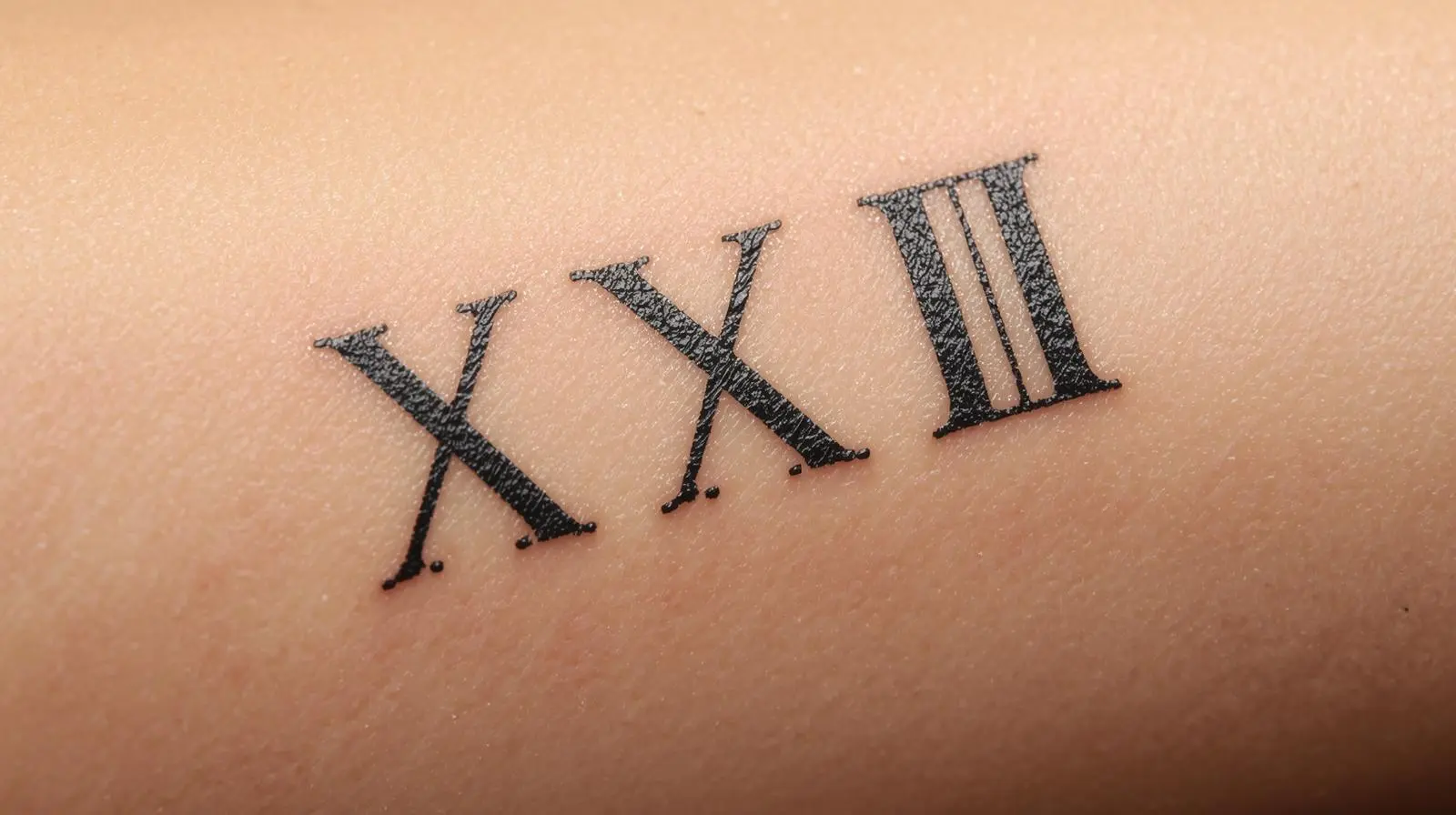 Découvrez la signification et la symbolique du tatouage chiffre romain