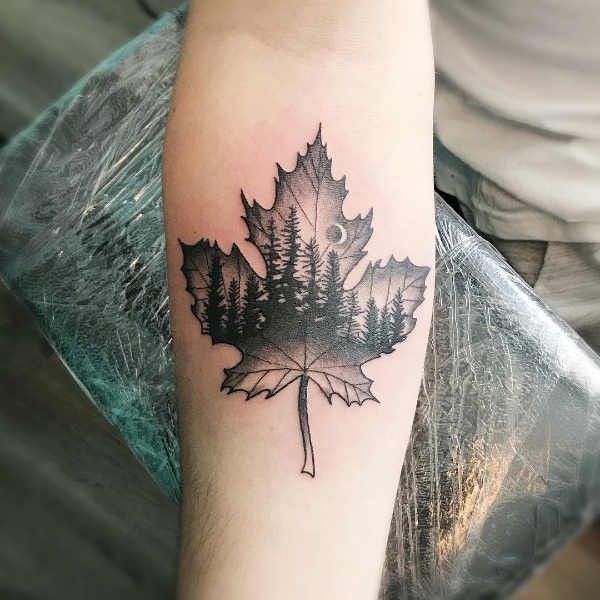 Tatouage feuille automne.