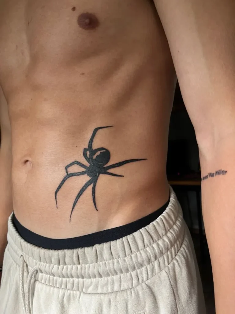 Tatouage araignée sur la hanche pour homme