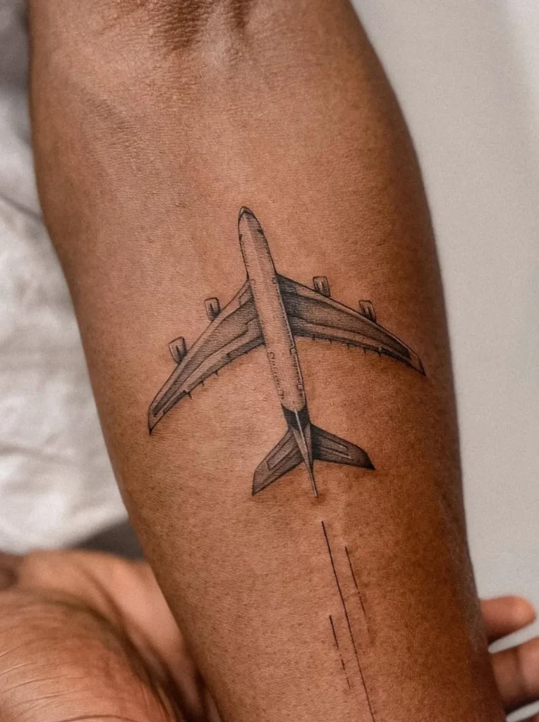 Tatouage avion réaliste