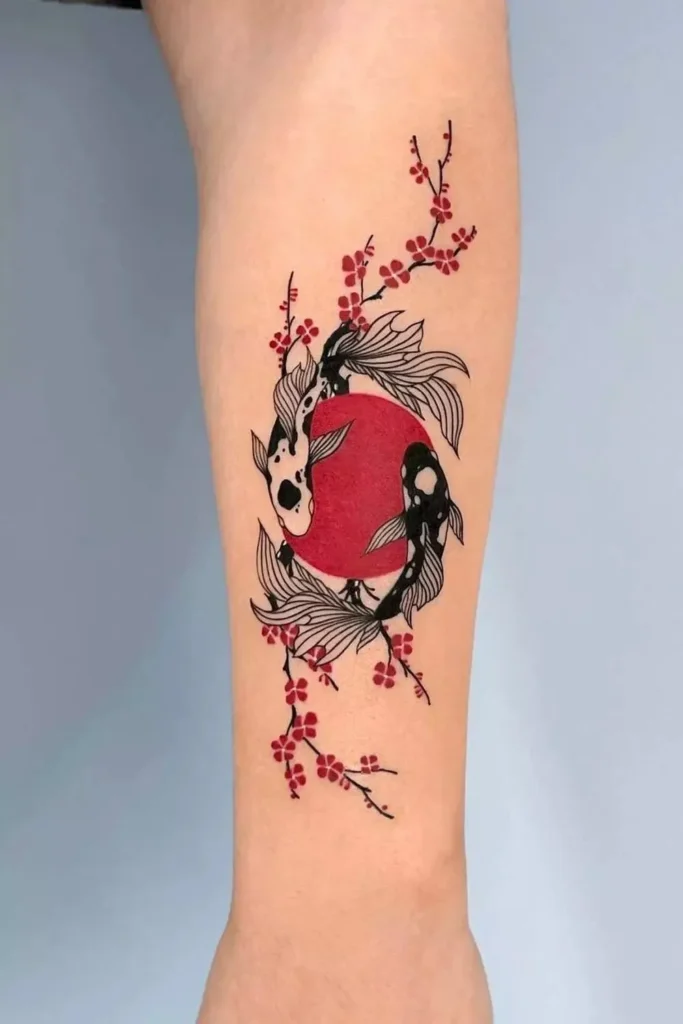 Tatouage carpe koi avec des fleurs de cerisier 