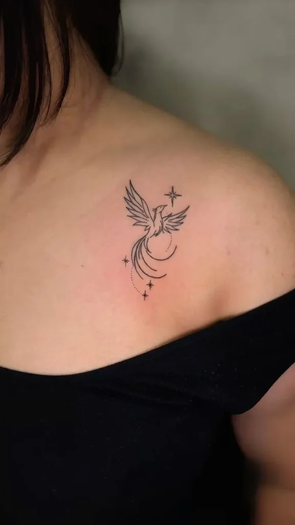 Tatouage combat de la vie Phoenix sur l'épaule