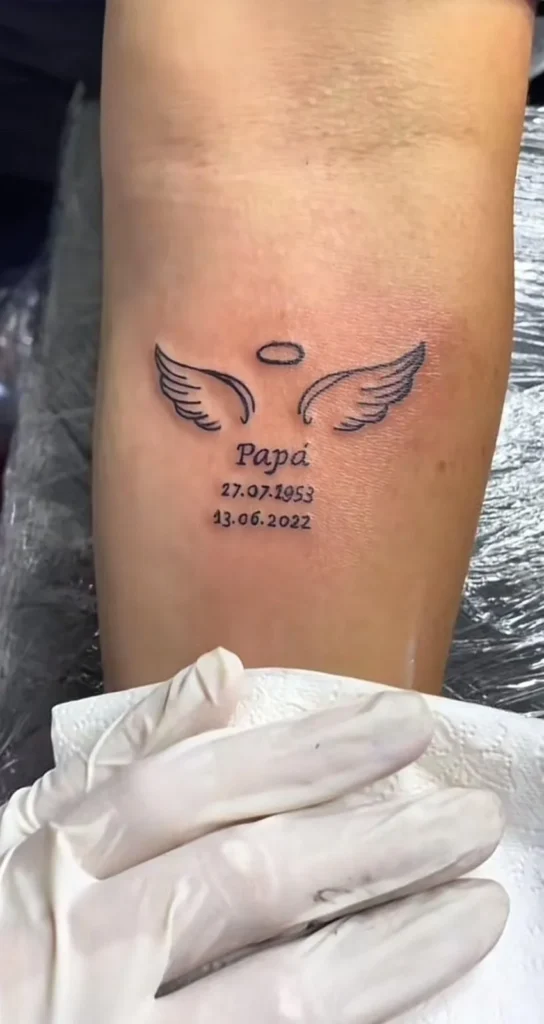 Tatouage de deuil avec des ailes d'ange