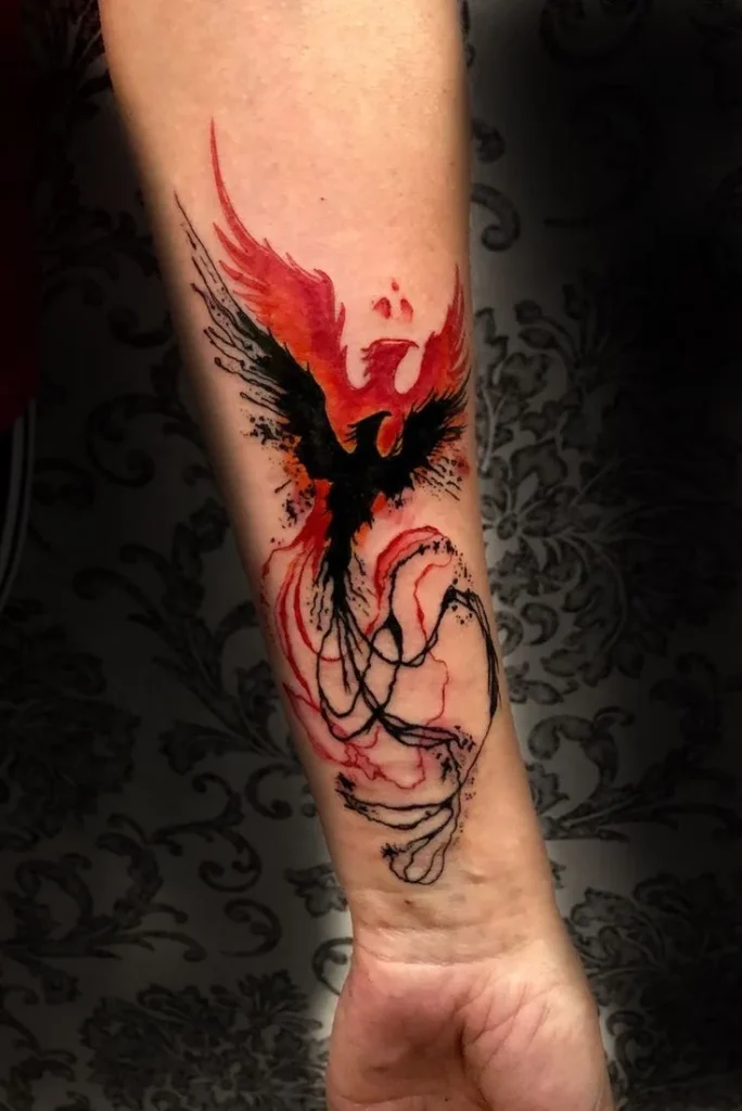 Tatouage de force représenté par un pheonix coloré à l'avant bras d'un homme