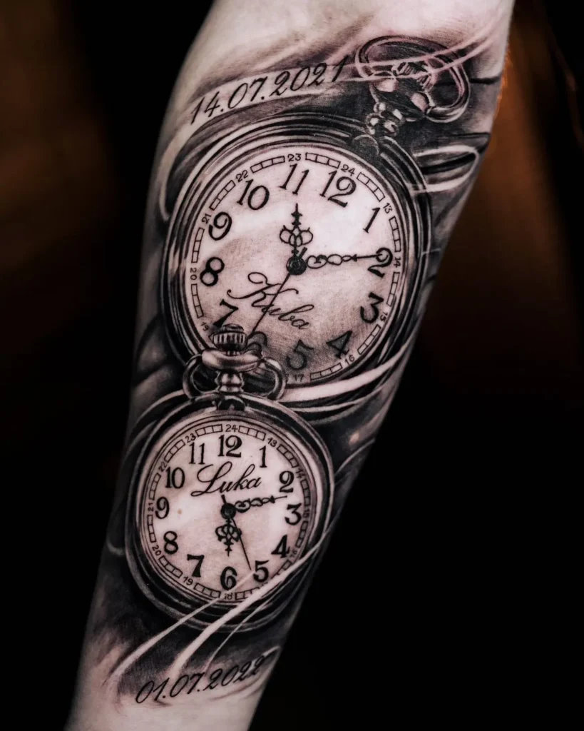 Tatouage de deux montres a gousset avec une date 