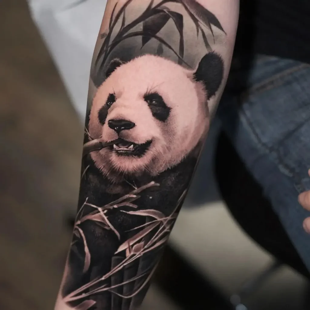 Tatouage de panda réaliste