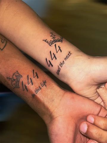 tatouage 444 en couple sur le bras