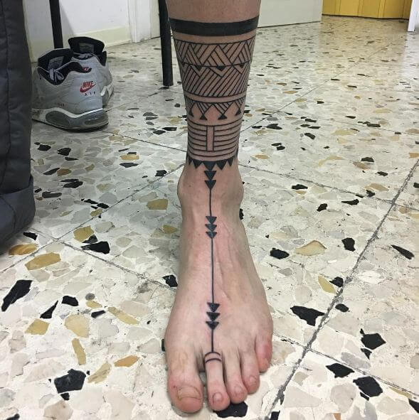 https://wikitattoo.fr/wp-content/uploads/cool-maori-tattoos-on-leg.jpg
