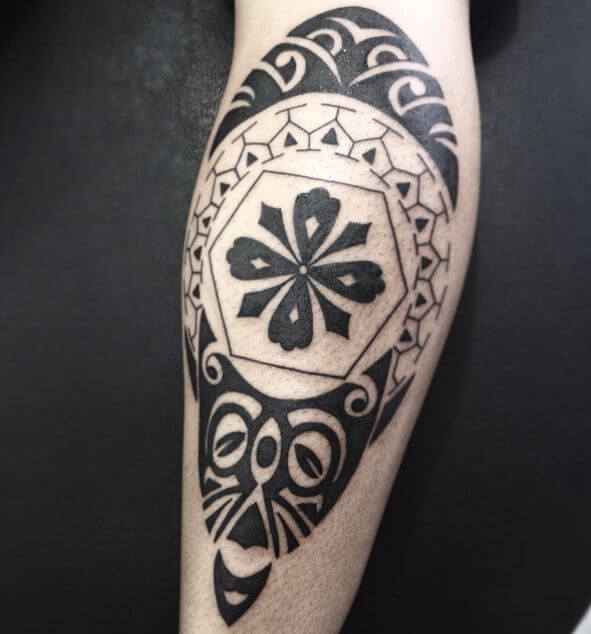 https://wikitattoo.fr/wp-content/uploads/flower-with-maori-tattoos.jpg