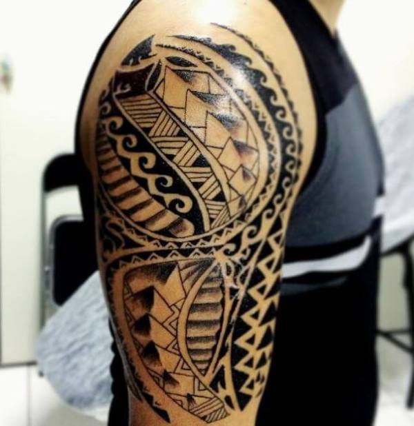 https://wikitattoo.fr/wp-content/uploads/half-sleeve-maori-tattoos.jpg