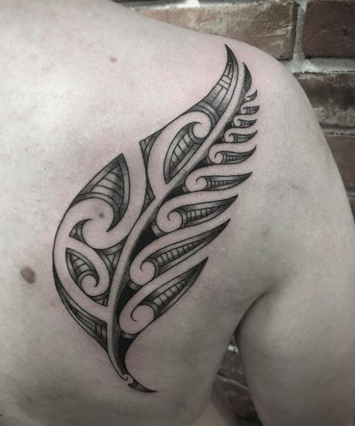 https://wikitattoo.fr/wp-content/uploads/leaf-maori-tattoos.jpg