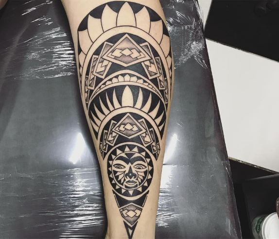 https://wikitattoo.fr/wp-content/uploads/maori-tattoos-on-leg-for-girls.jpg