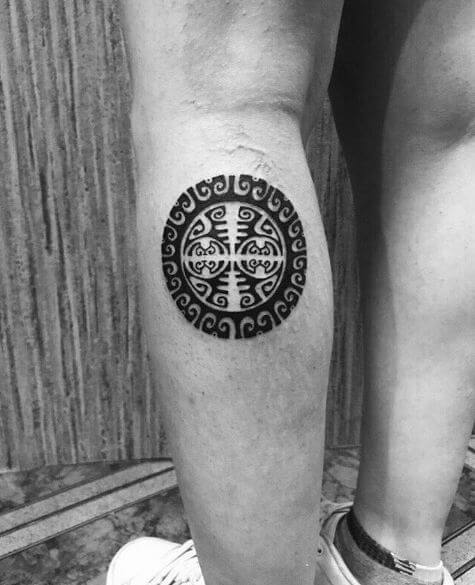 https://wikitattoo.fr/wp-content/uploads/small-maori-tattoos-on-calf.jpg