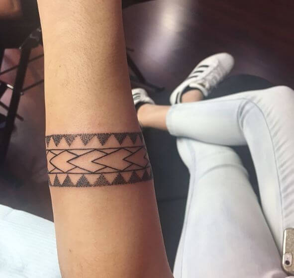 https://wikitattoo.fr/wp-content/uploads/wrap-around-maori-tattoos.jpg